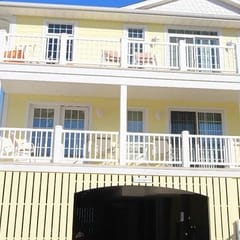 17b Clayton St.