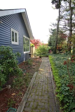 101 Strawberry Way - Image 3