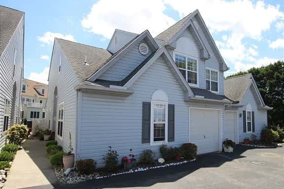 9 Lauren Lane - Image 1