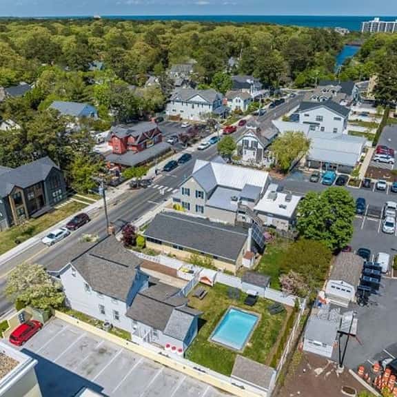 36 Lake Ave - Image 1