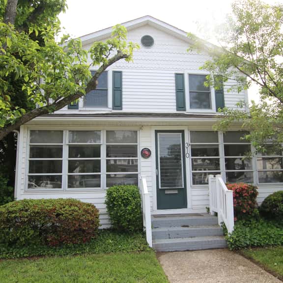 310 Bayard Ave - Image 1