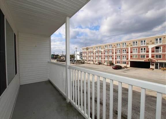 Dewey Villas 4B - Image 2