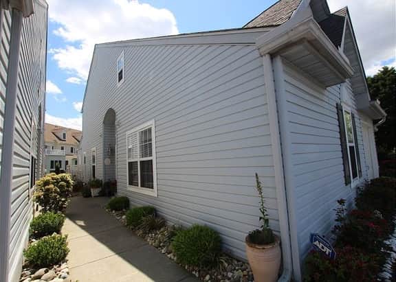 9 Lauren Lane - Image 2