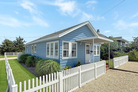 301 E. Savannah - Image 2