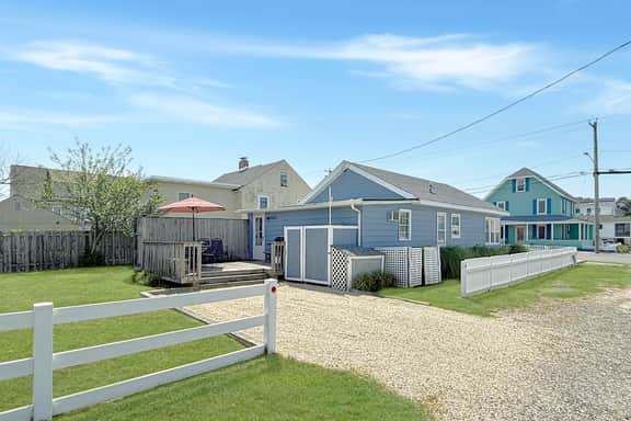 301 E. Savannah - Image 3