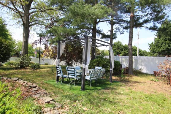 101 Strawberry Way - Image 2